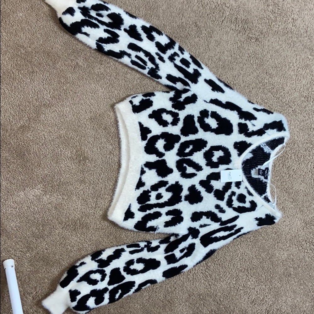 Leopard print crop top